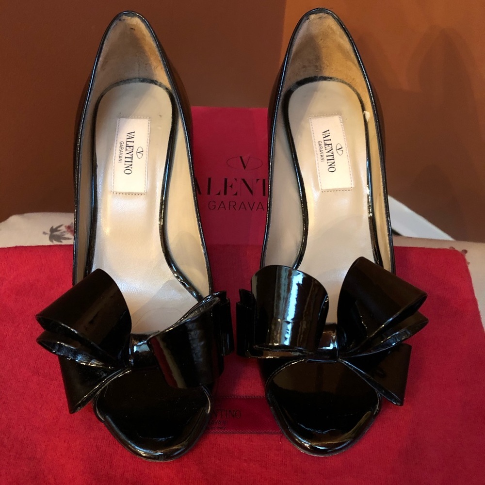 Valentino Pumps.D’Orsey Bow Pumps🎉Host Pick🎉 size 5 1/2
